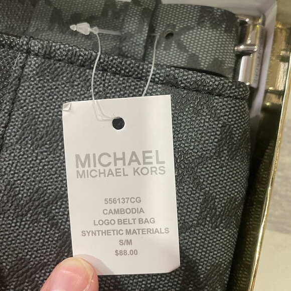 Michael Kors black belt bag - Picture 1 of 3